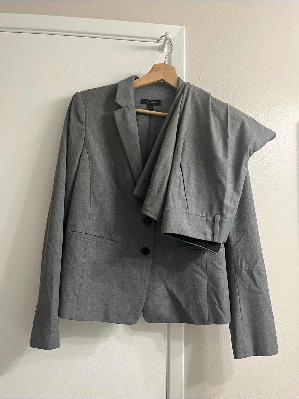 Ann Taylor suit set pants size 6